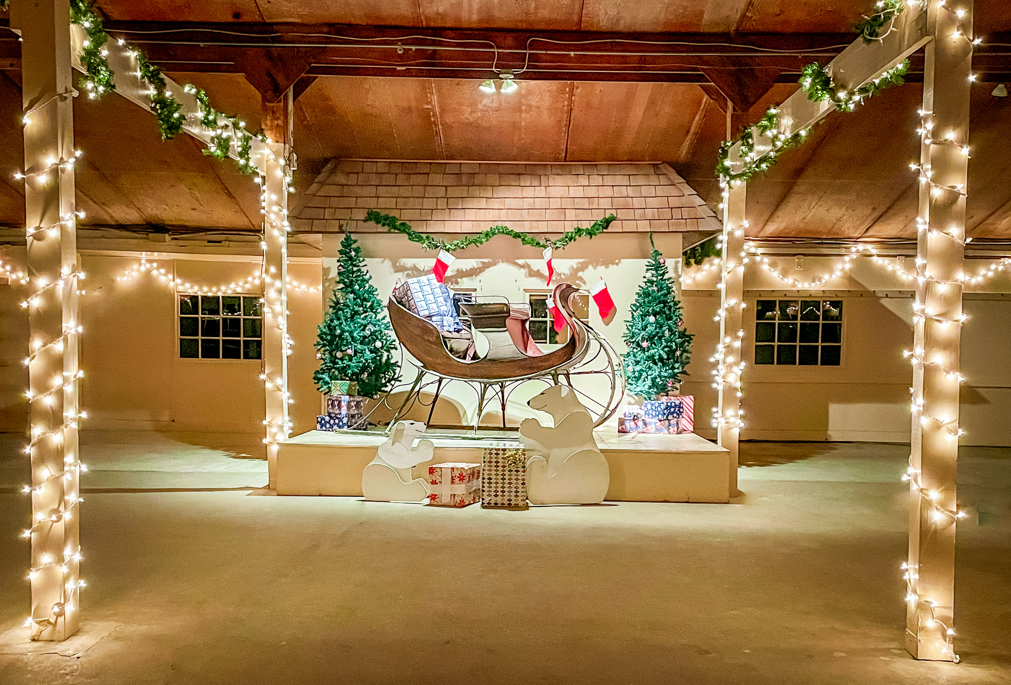 Holiday Party Stage Evening (2)